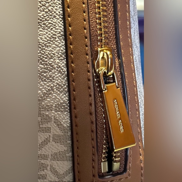 **SOLD**NWOT Michael Kors Signature Valerie Medium Backpack. - Picture 2 of 15